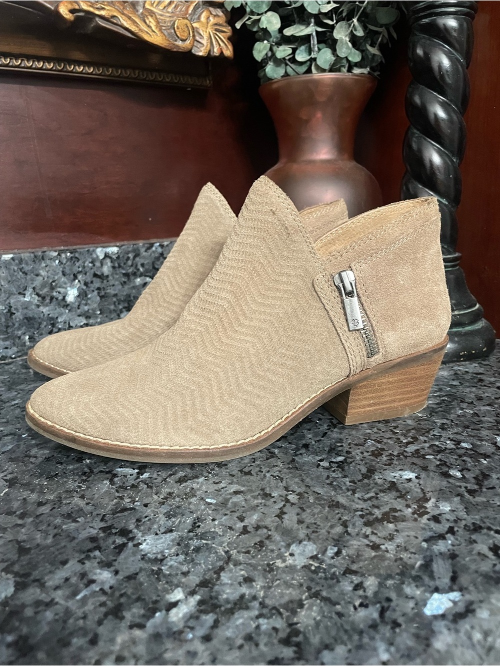 Lucky Brand Fhuna Suede Chevron Ankle Booties Tan Taupe Size 6.5